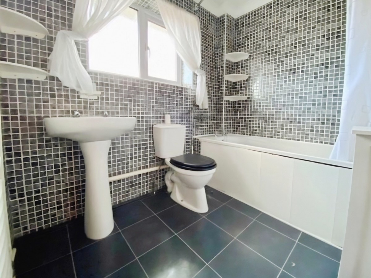Newlands, Ashford, Kent TN23 5LA