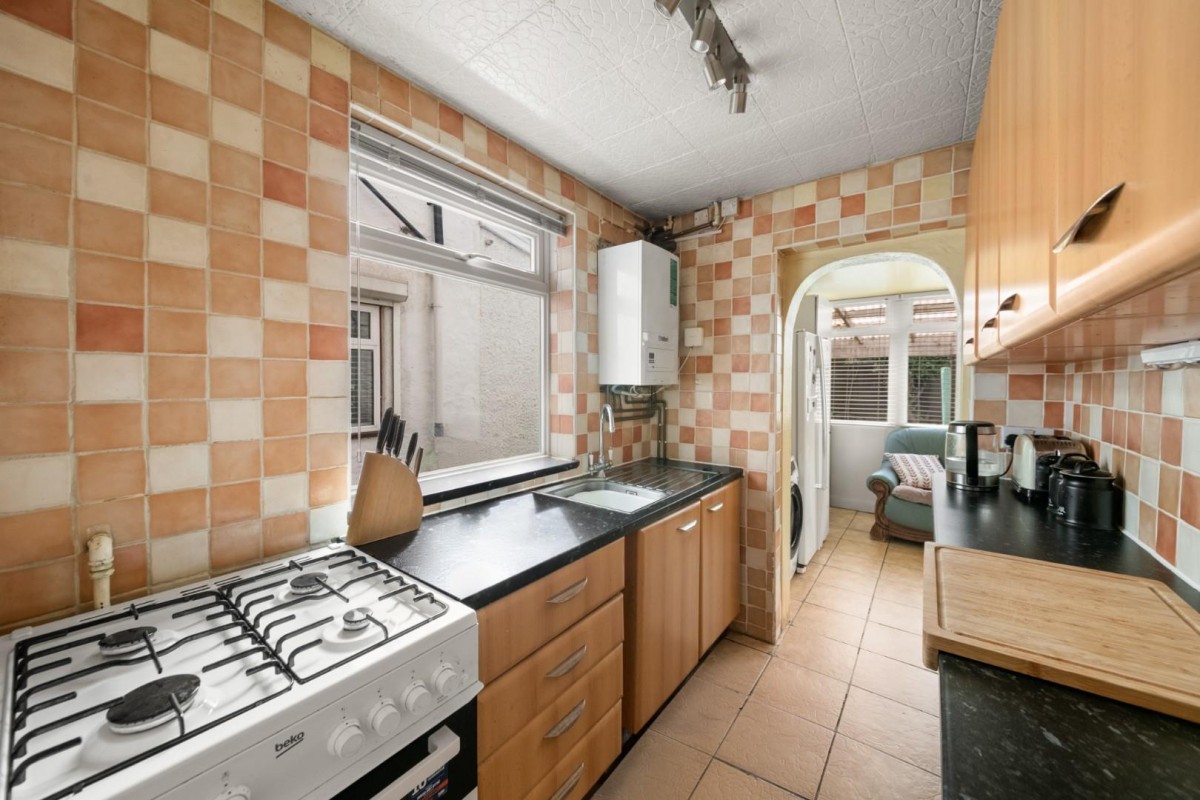 Nestles Avenue, Hayes