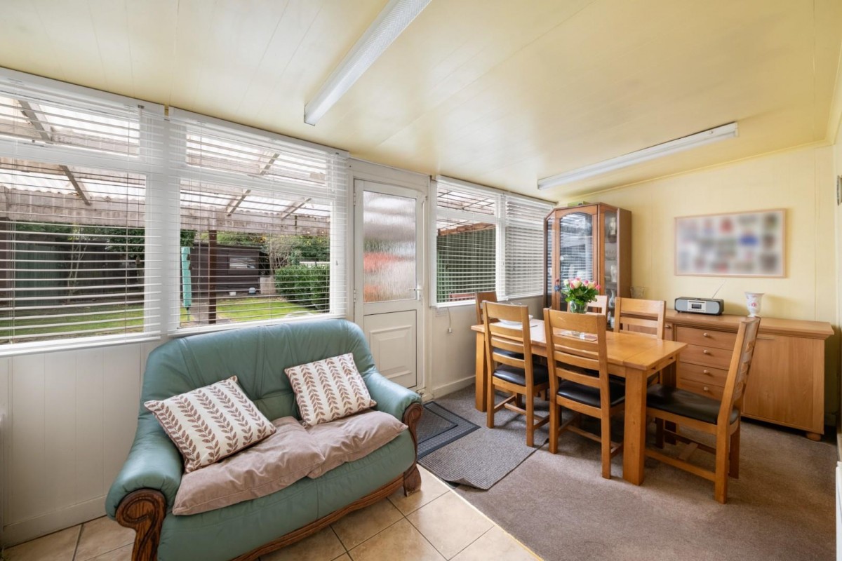 Nestles Avenue, Hayes