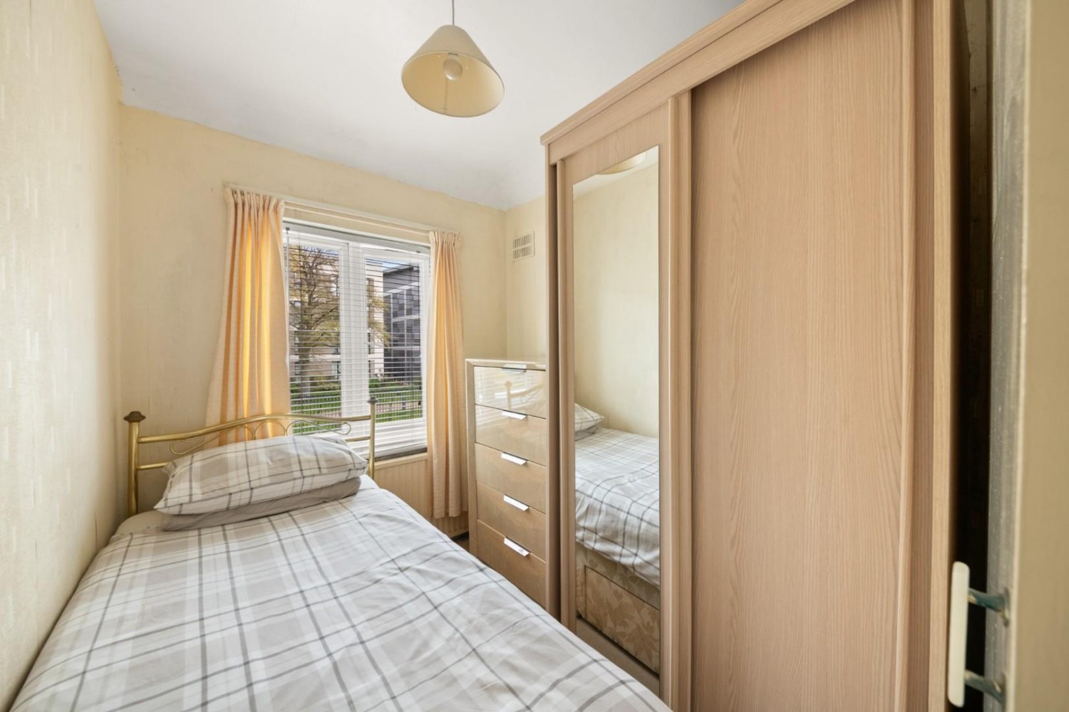 Nestles Avenue, Hayes