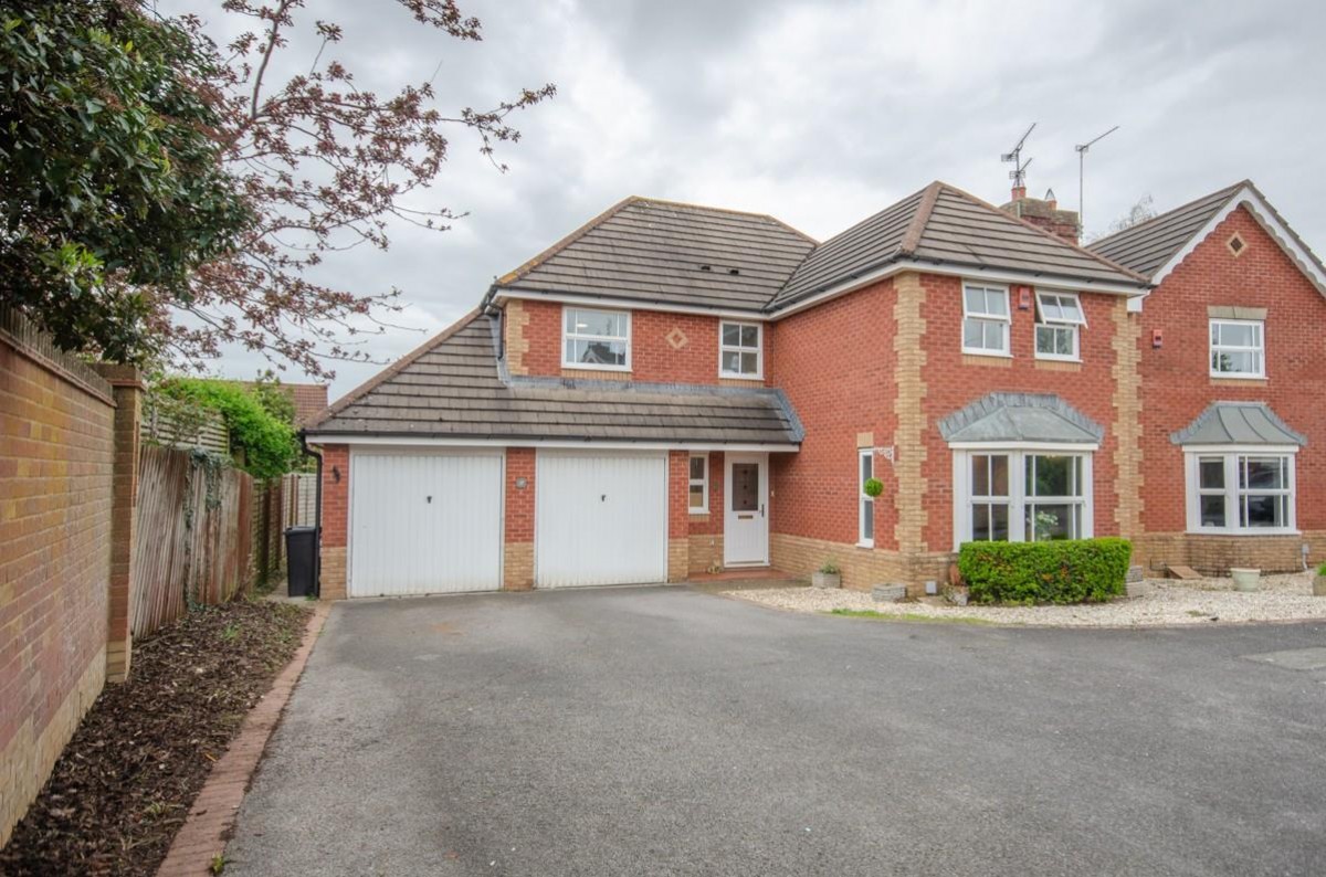 Heathfields, Downend, Bristol, BS16 6HT