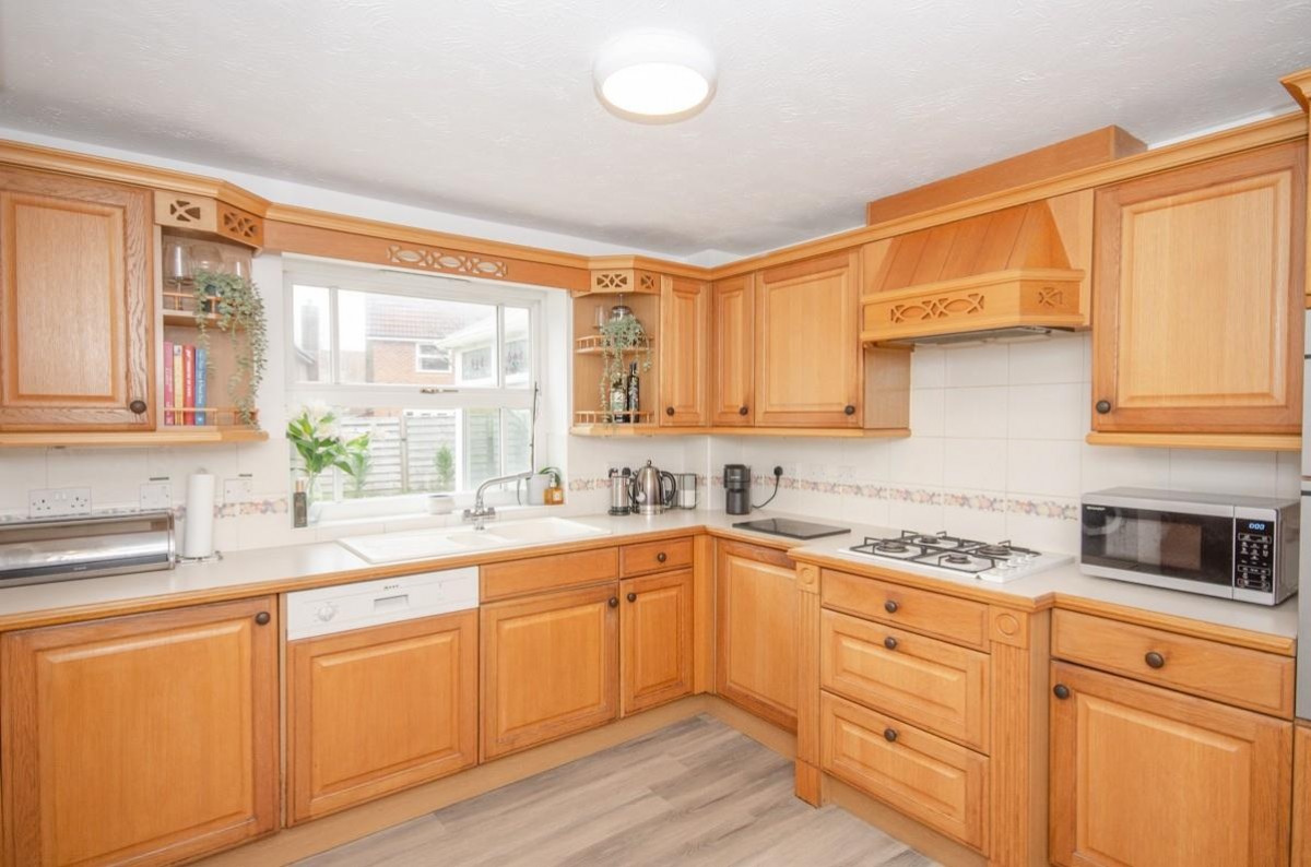 Heathfields, Downend, Bristol, BS16 6HT
