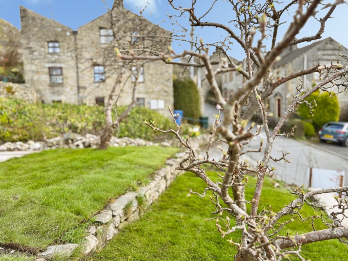 Albert Hill, Settle