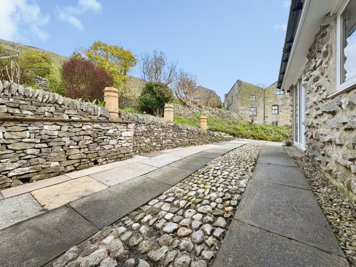 Albert Hill, Settle