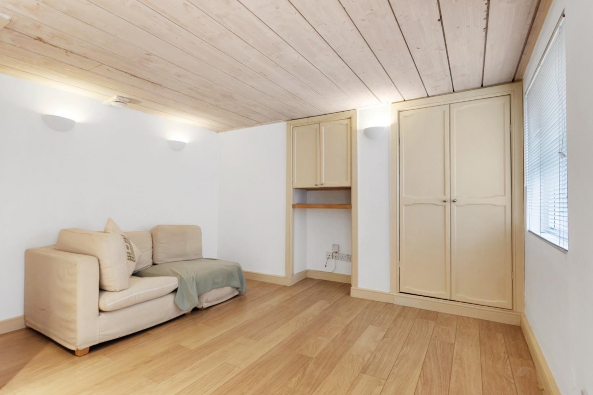 Scholars Place, London, N16