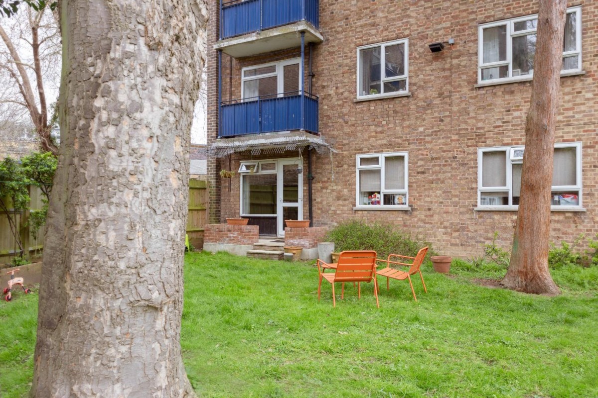 Queen Elizabeths Close, London, N16