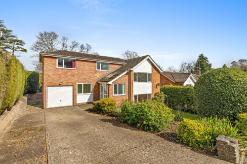 Gayton Close, Chesham Bois, Amersham, Buckinghamshire, HP6 6DW