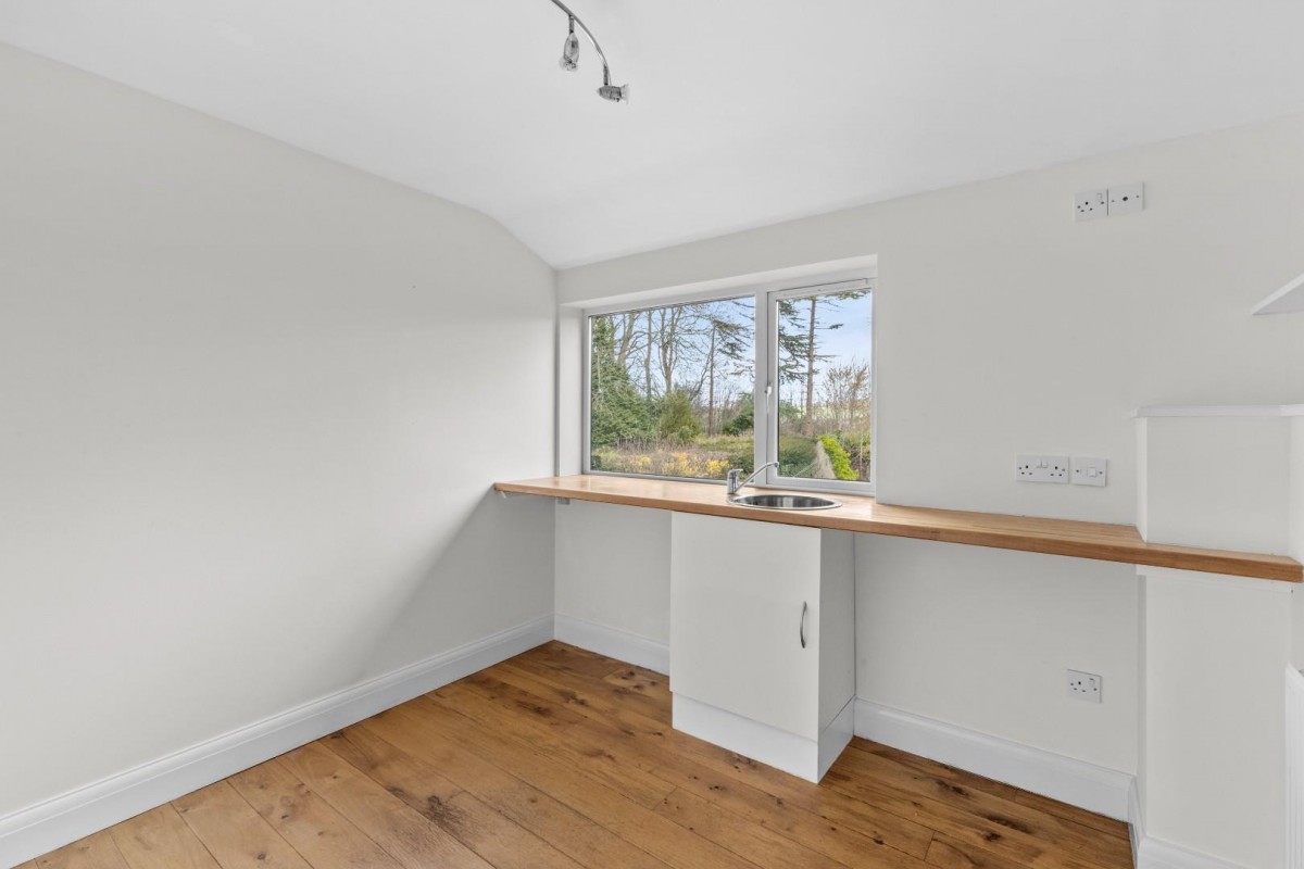 Gayton Close, Chesham Bois, Amersham, Buckinghamshire, HP6 6DW