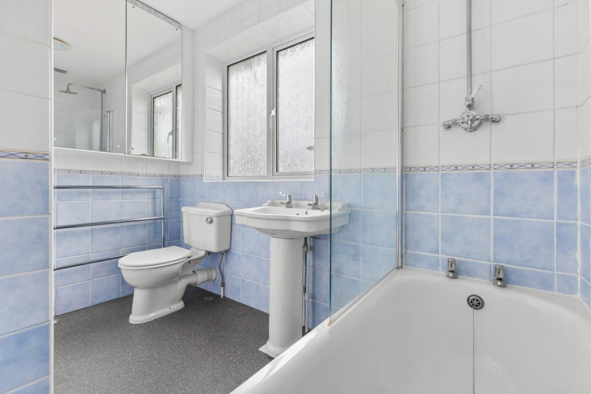 Gayton Close, Chesham Bois, Amersham, Buckinghamshire, HP6 6DW