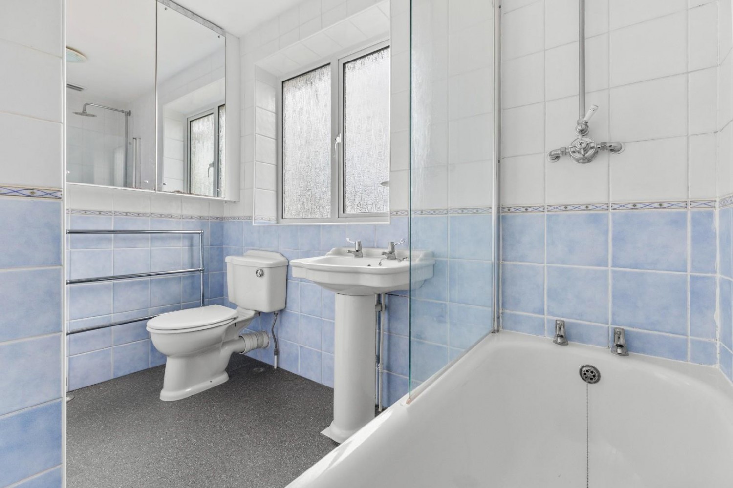 Gayton Close, Chesham Bois, Amersham, Buckinghamshire, HP6 6DW