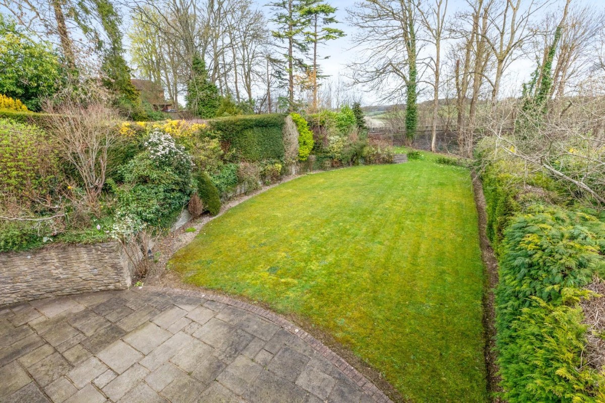 Gayton Close, Chesham Bois, Amersham, Buckinghamshire, HP6 6DW