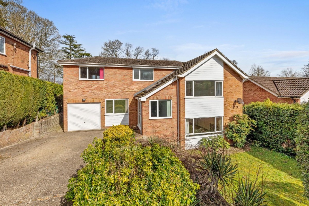 Gayton Close, Chesham Bois, Amersham, Buckinghamshire, HP6 6DW