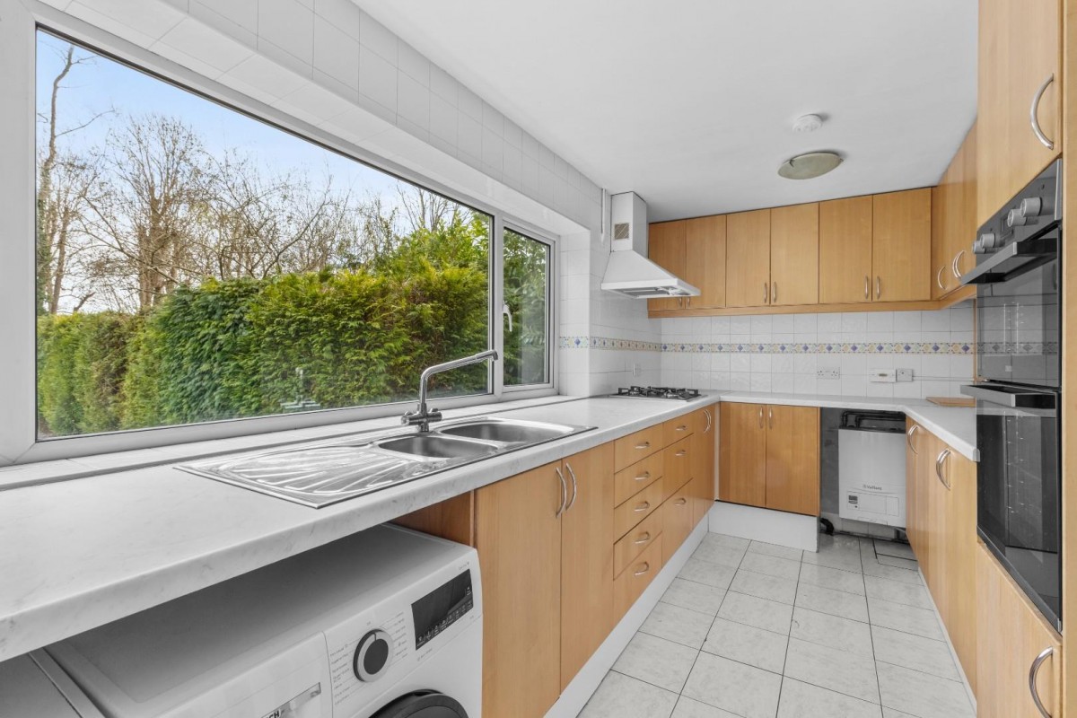 Gayton Close, Chesham Bois, Amersham, Buckinghamshire, HP6 6DW