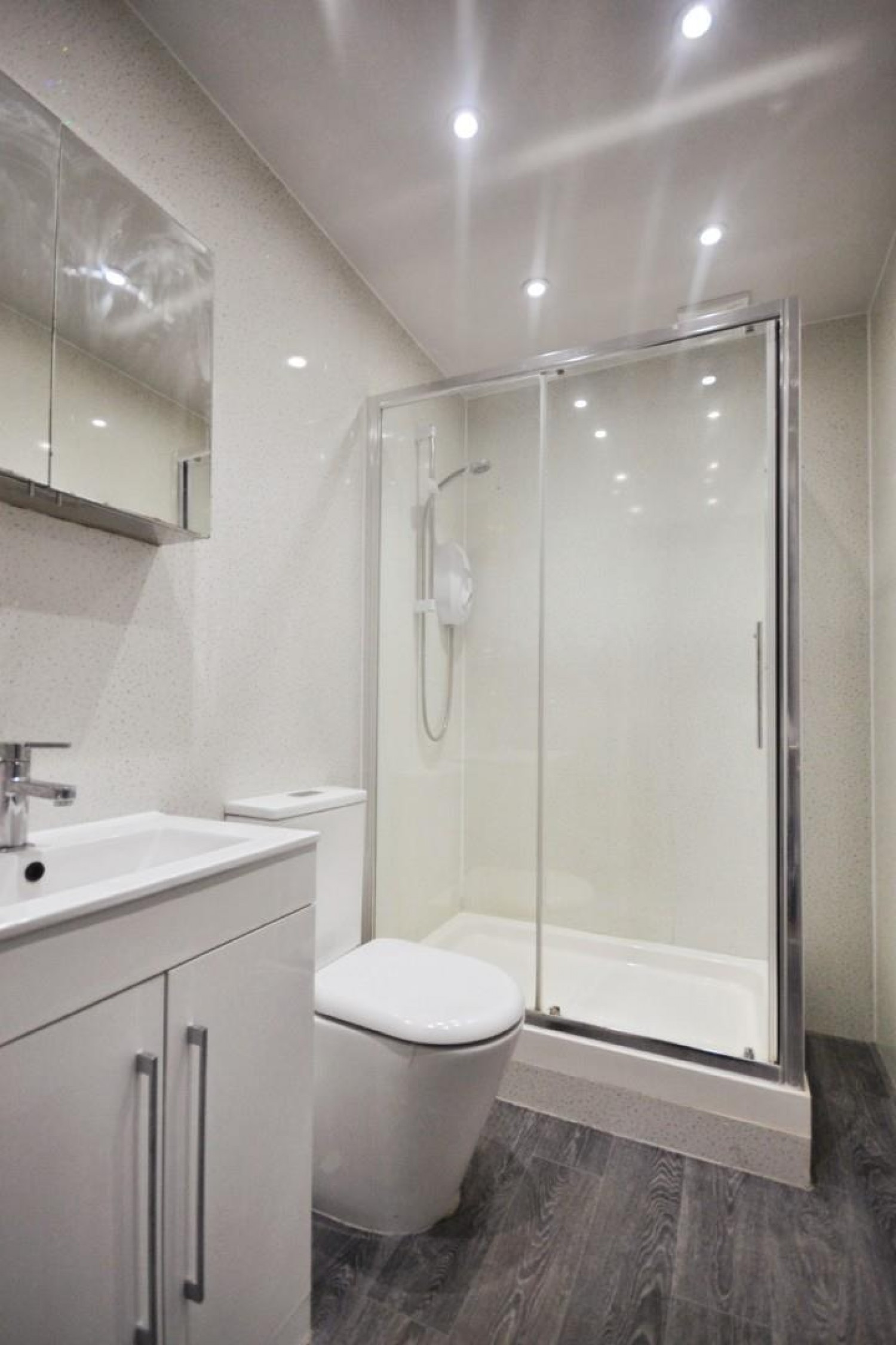 2 bedroom Flat to let in London Road, Reading, Berkshire