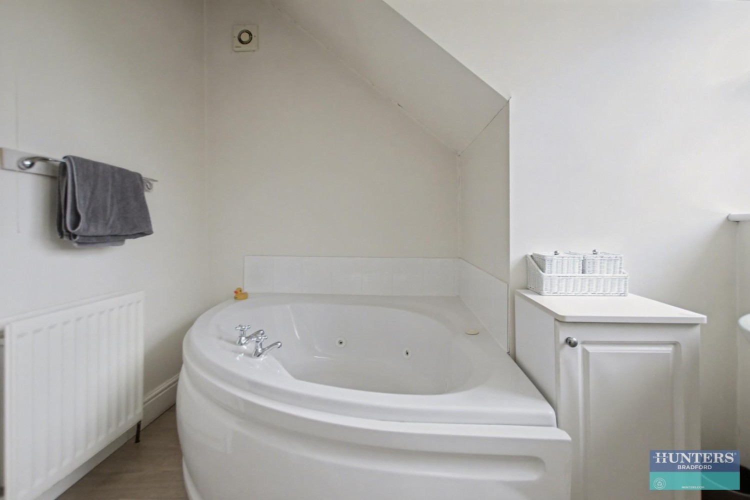 Close Head Drive Thornton, Bradford, BD13 3QQ