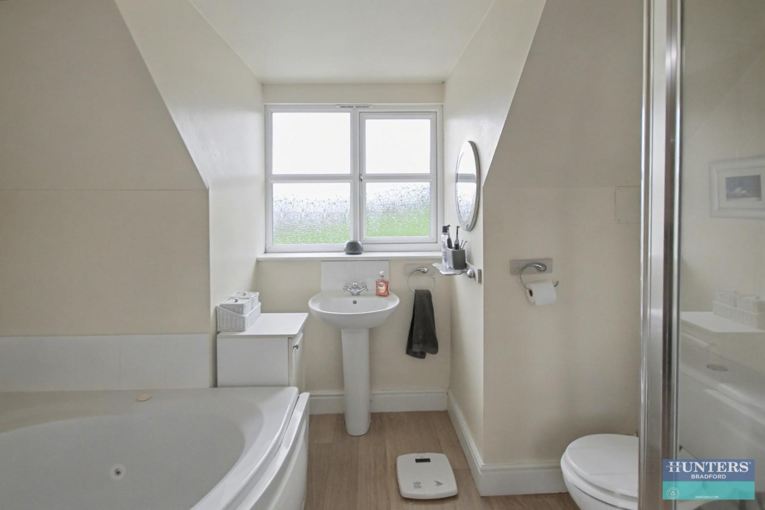 Close Head Drive Thornton, Bradford, BD13 3QQ