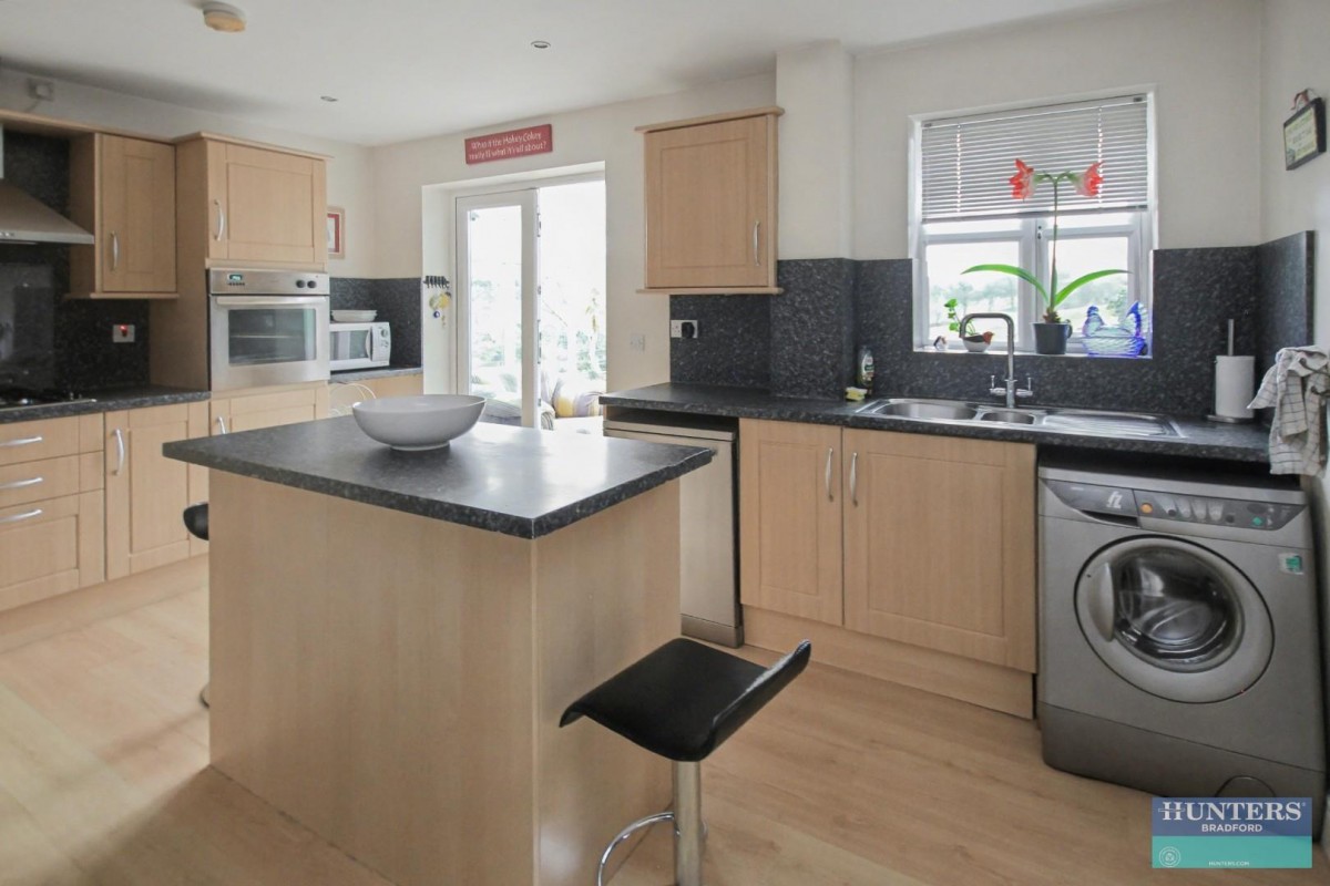 Close Head Drive Thornton, Bradford, BD13 3QQ