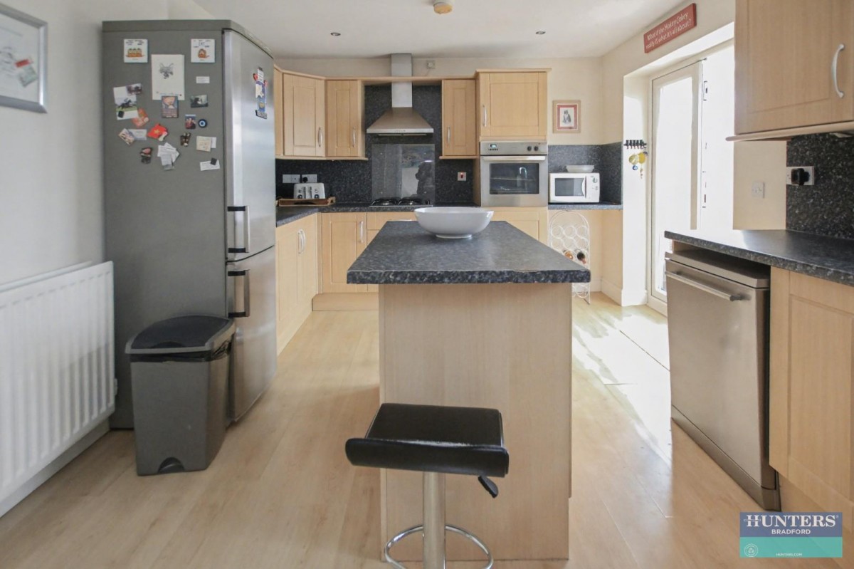 Close Head Drive Thornton, Bradford, BD13 3QQ