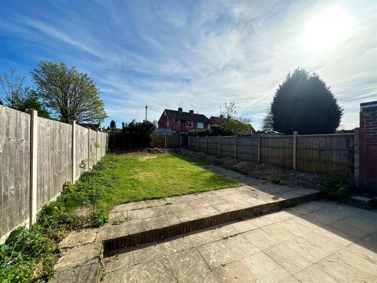 Larch Road, Kingswinford