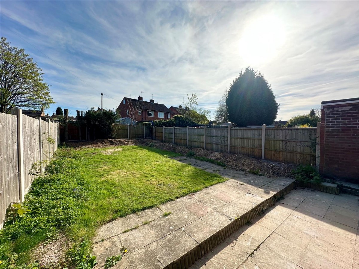 Larch Road, Kingswinford