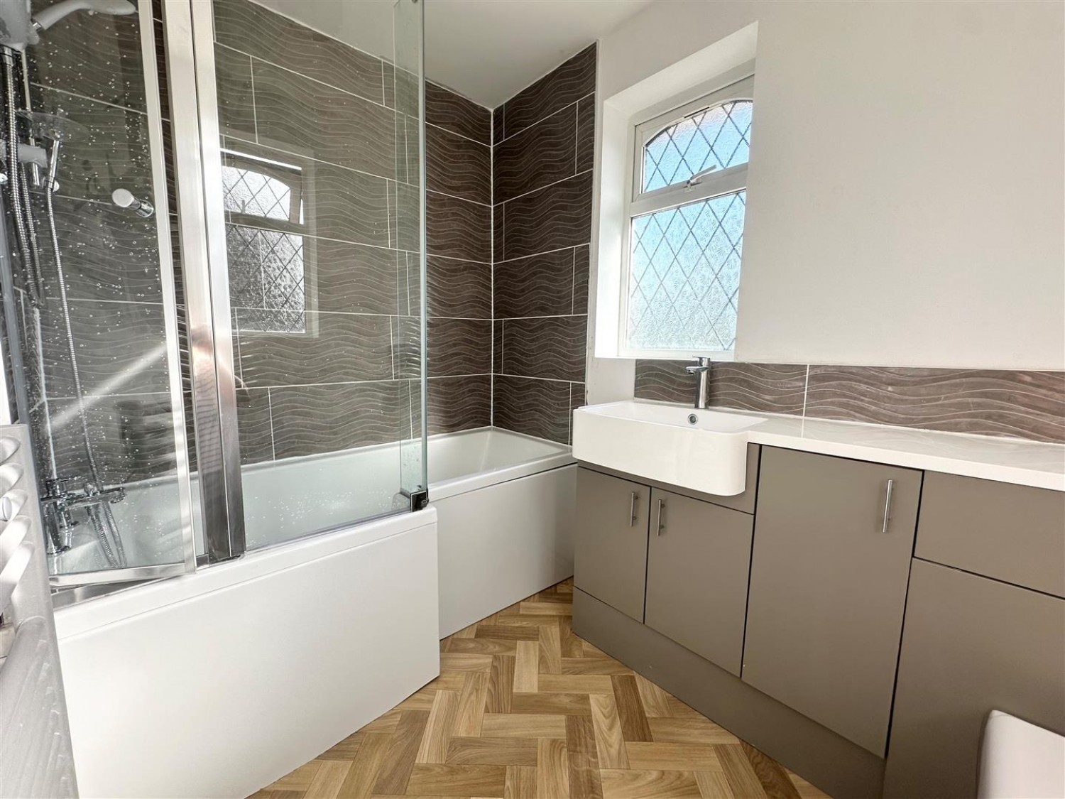 Larch Road, Kingswinford