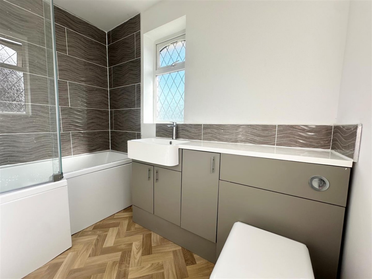 Larch Road, Kingswinford