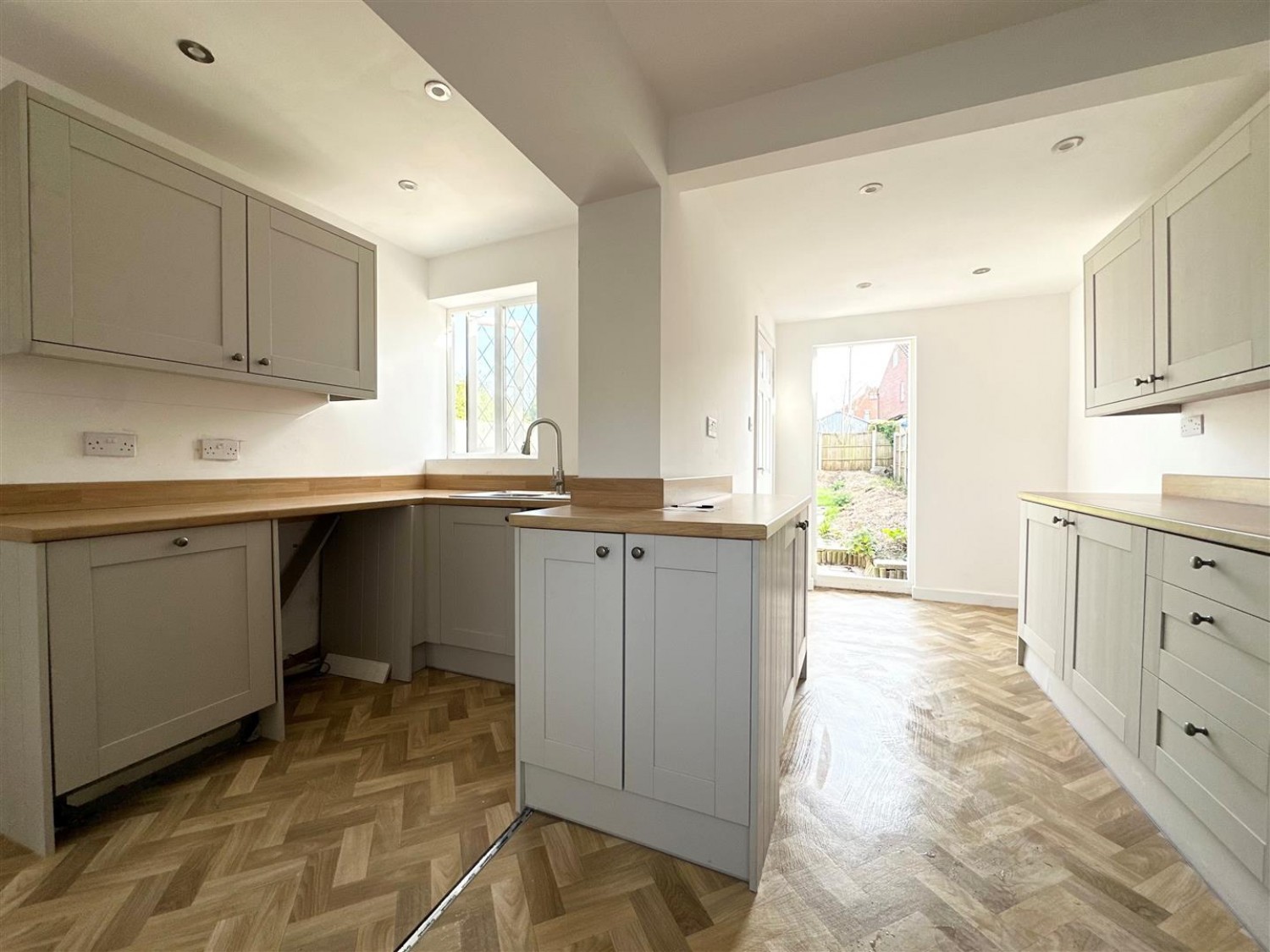 Larch Road, Kingswinford