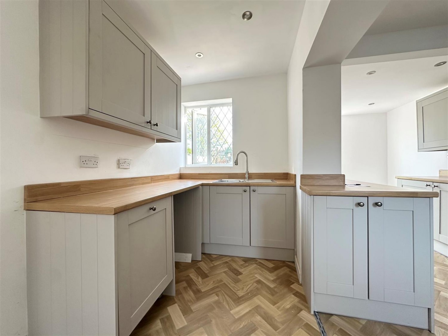 Larch Road, Kingswinford