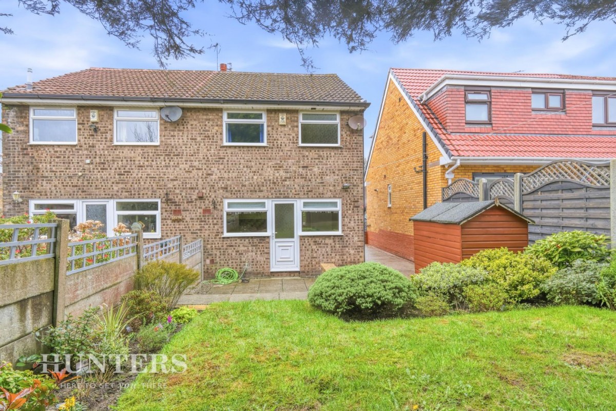 Rose Avenue, Smithy Bridge, OL15 8QJ