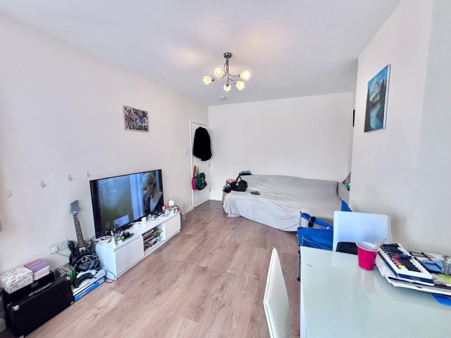 Nestles Avenue, Hayes