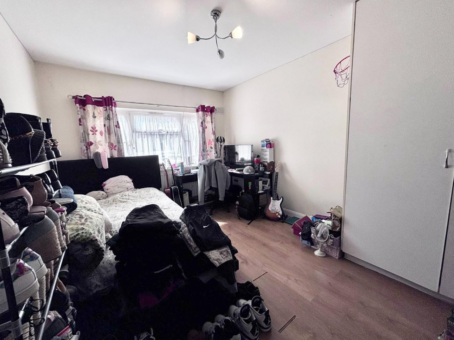 Nestles Avenue, Hayes