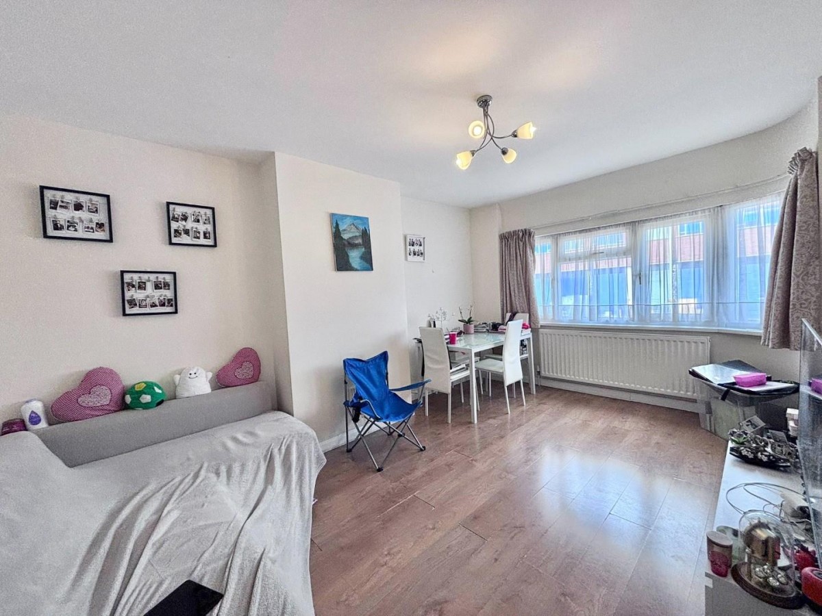 Nestles Avenue, Hayes