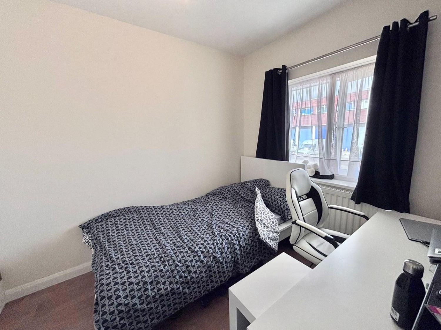 Nestles Avenue, Hayes