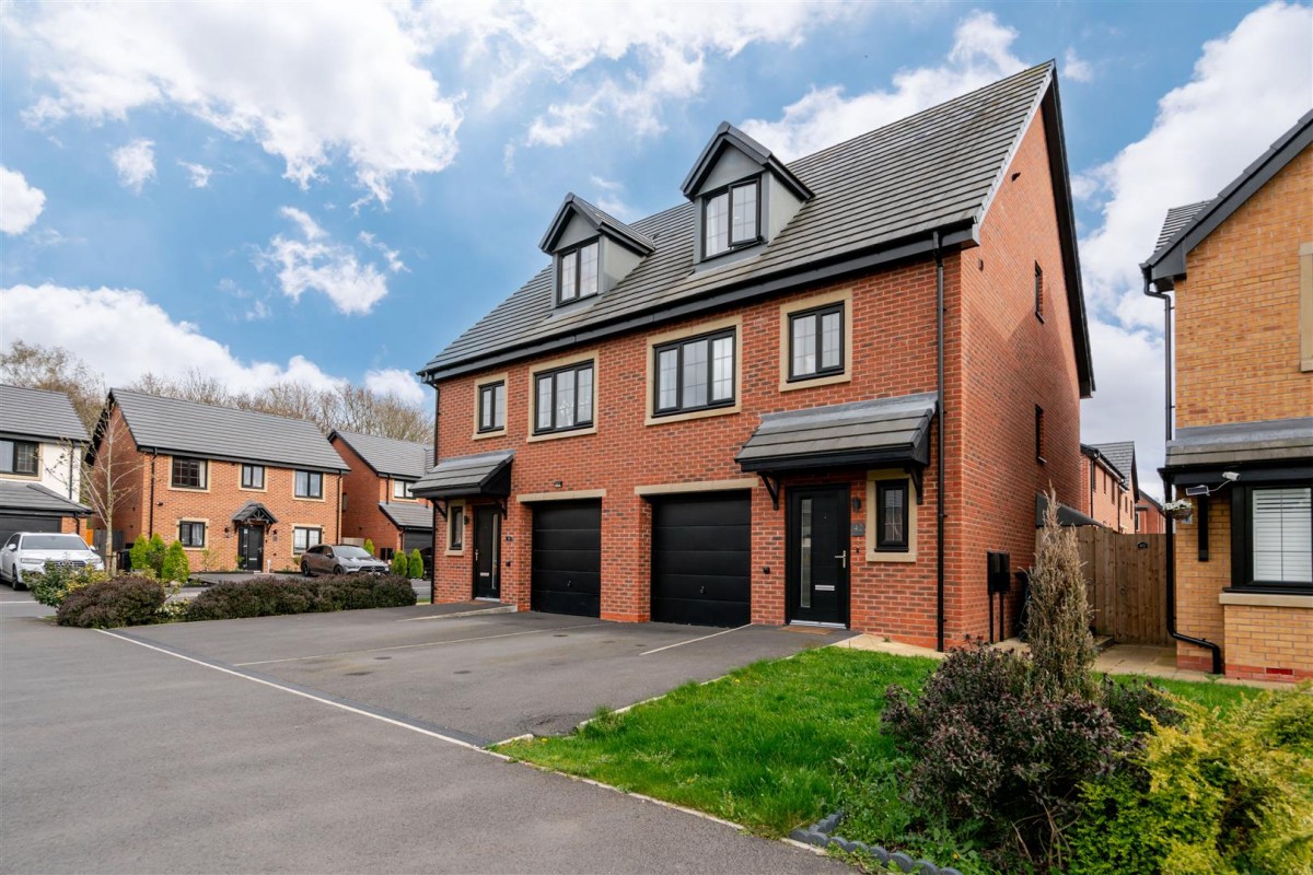 Sovereign Fold Road, Leigh