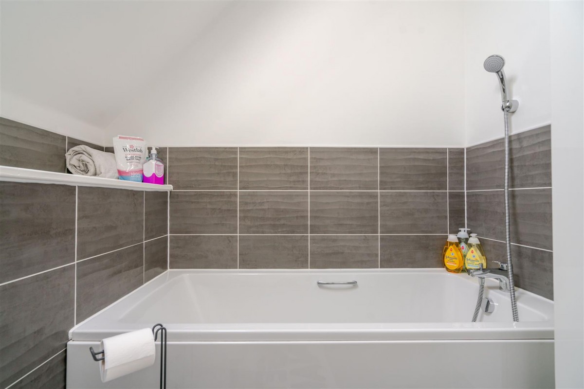 Sovereign Fold Road, Leigh