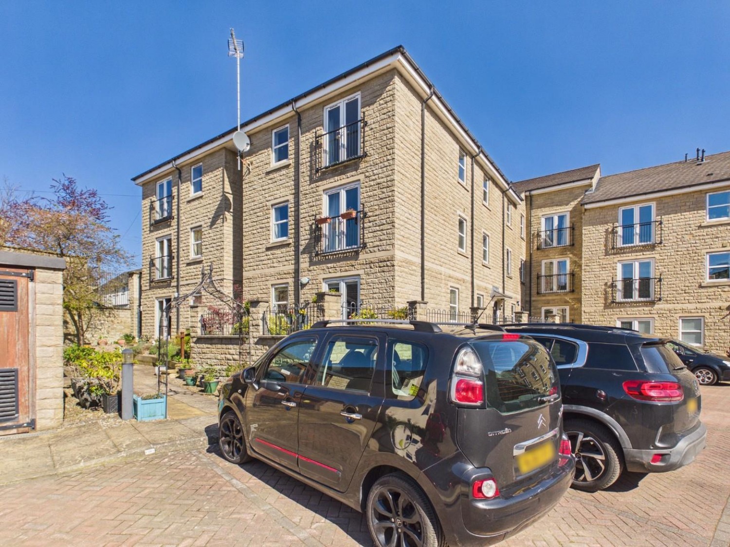 Sycamore Avenue, Bingley