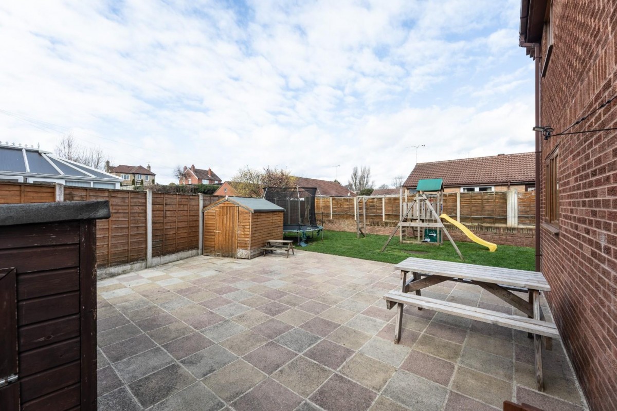 THE POPLARS, KNOTTINGLEY, WEST YORKSHIRE