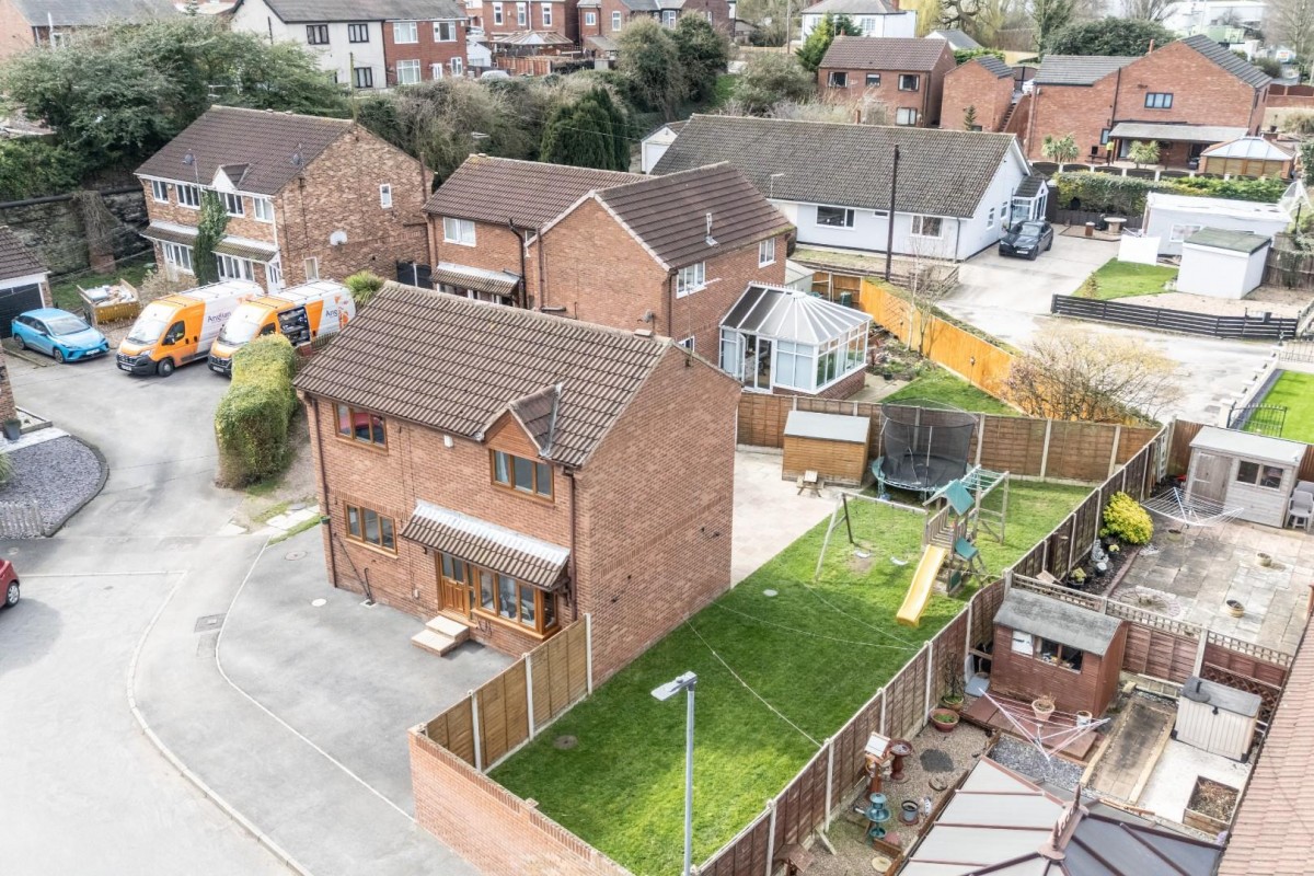 THE POPLARS, KNOTTINGLEY, WEST YORKSHIRE