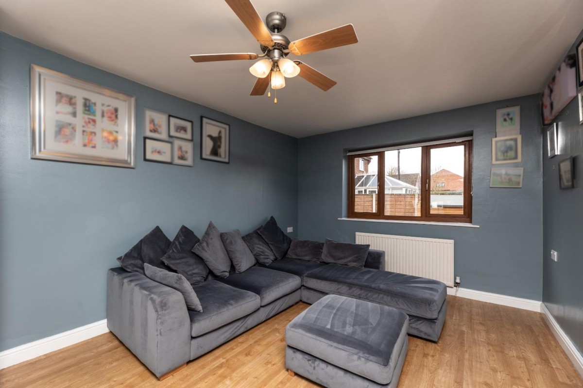 THE POPLARS, KNOTTINGLEY, WEST YORKSHIRE