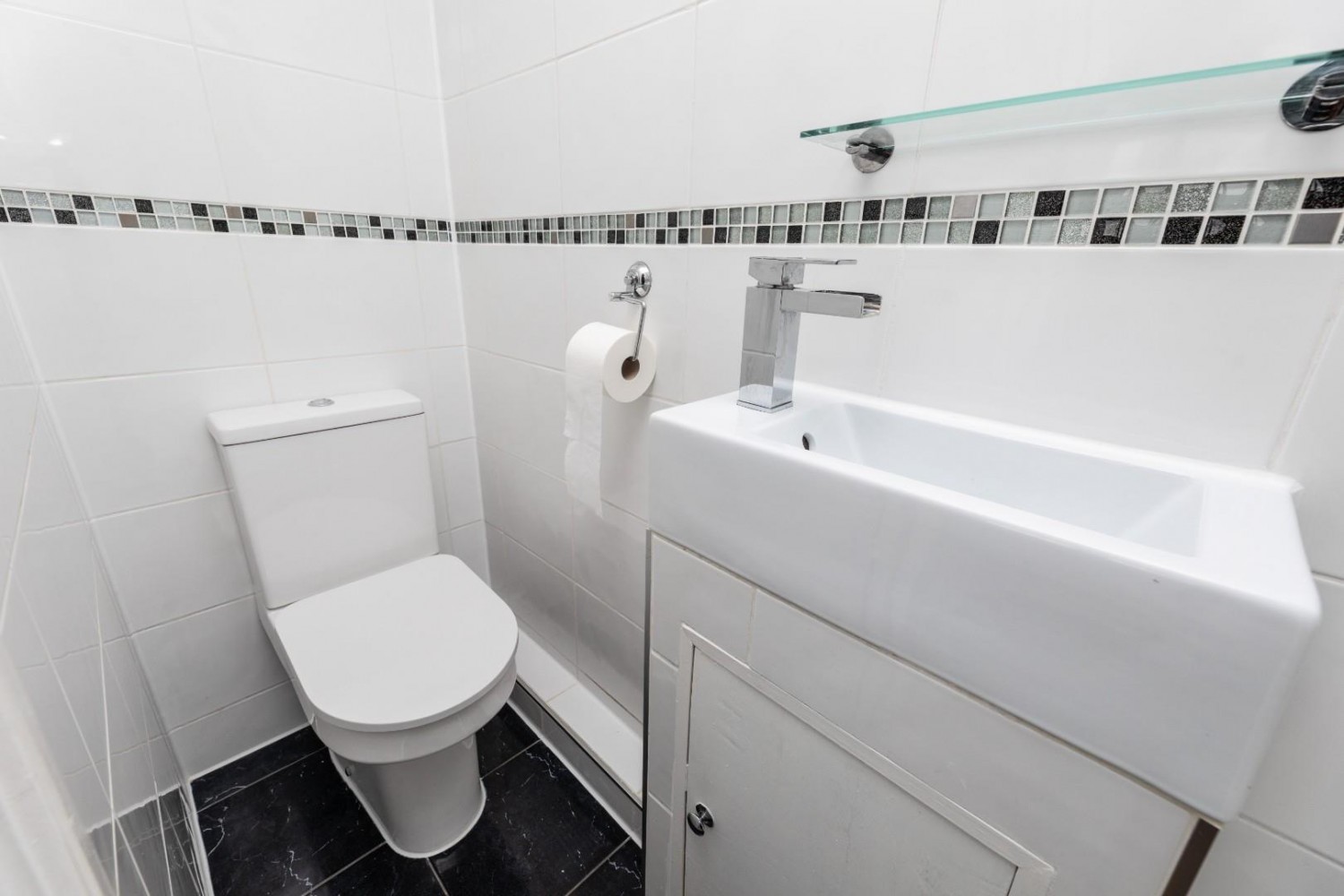 THE POPLARS, KNOTTINGLEY, WEST YORKSHIRE