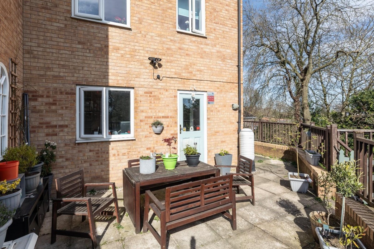 Toll Hill Court, Castleford