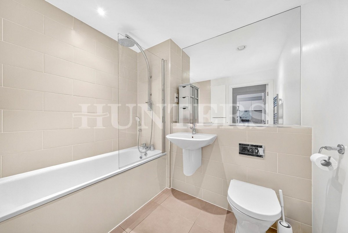 Waterside Way, London, N17