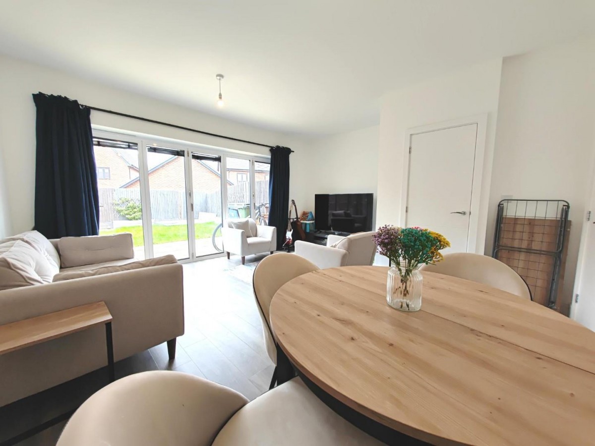 Paddock Way, Crowthorne