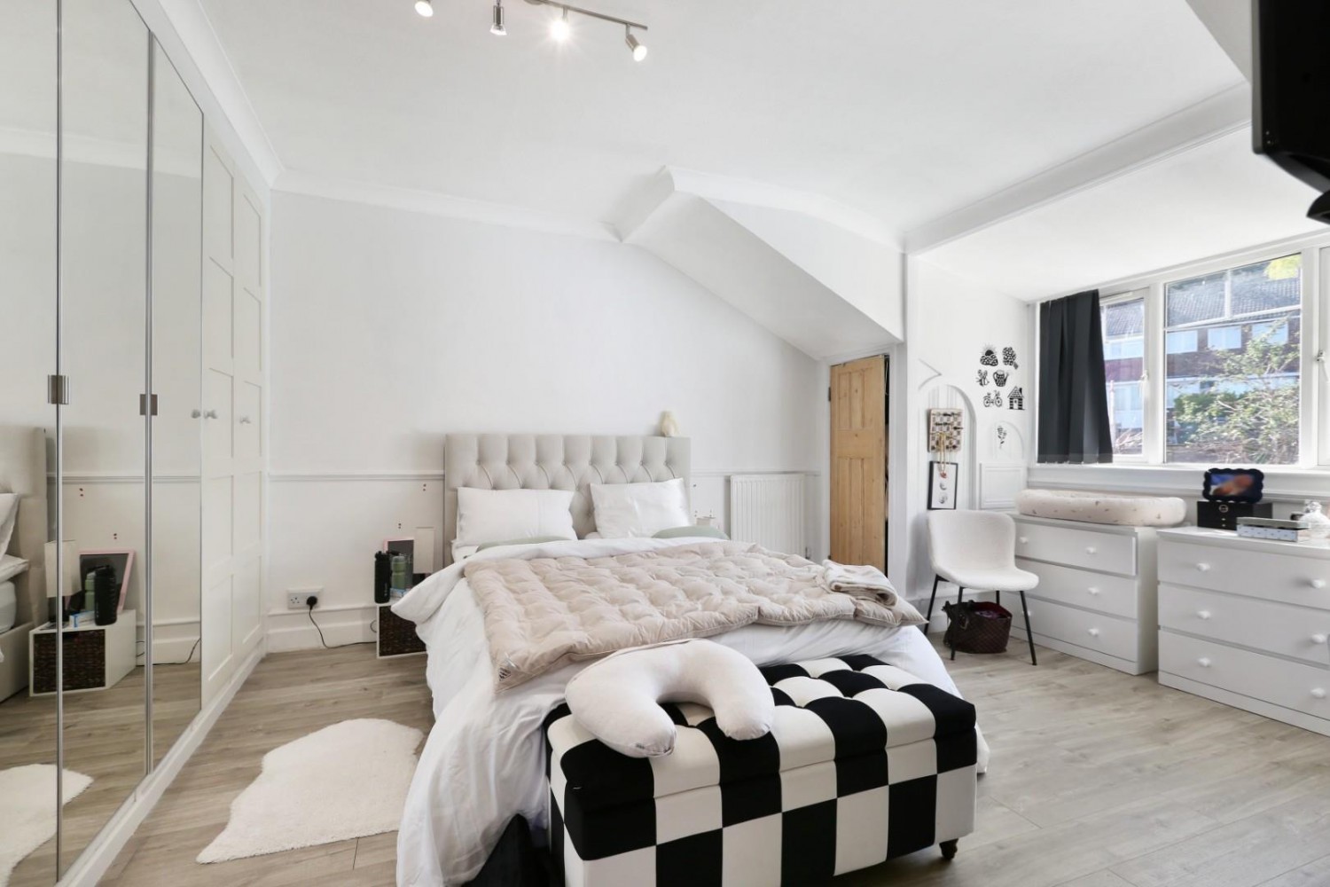 Thorpewood Avenue, London