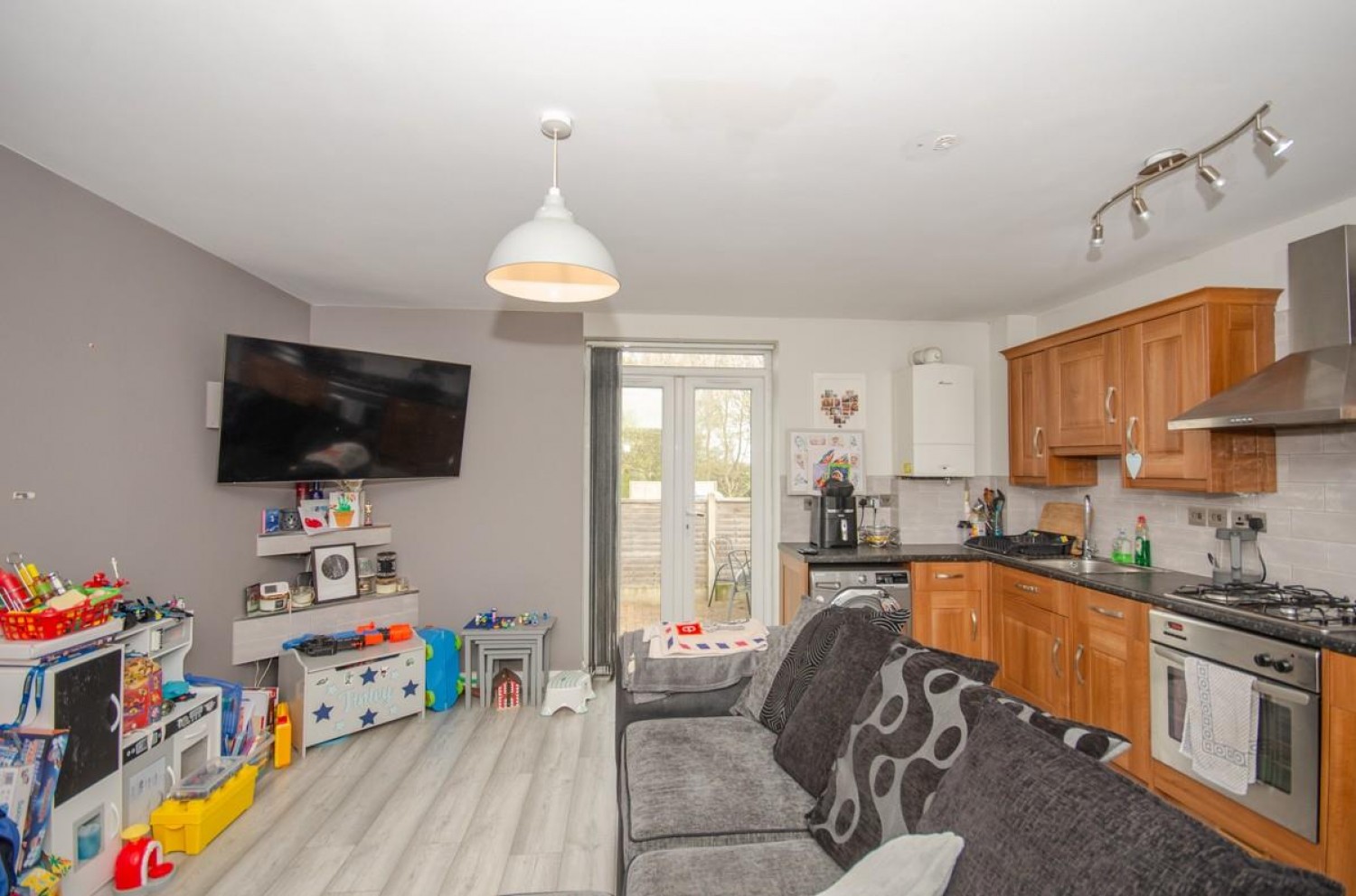 Jubilee Crescent, Mangotsfield, Bristol, BS16 9BB