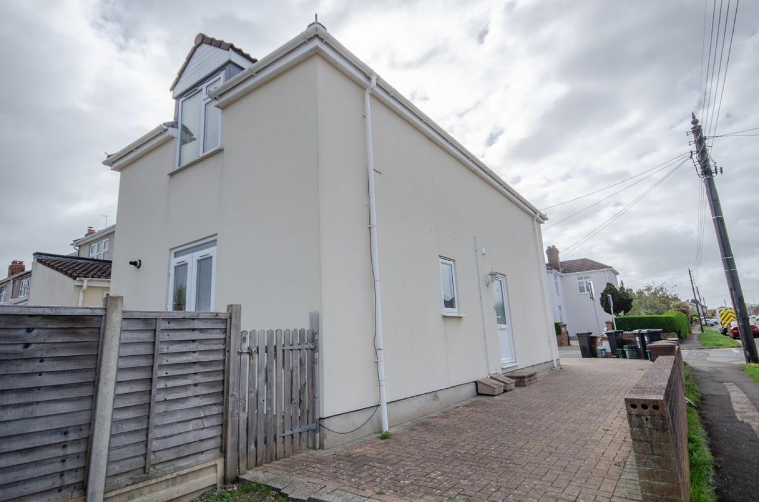 Jubilee Crescent, Mangotsfield, Bristol, BS16 9BB