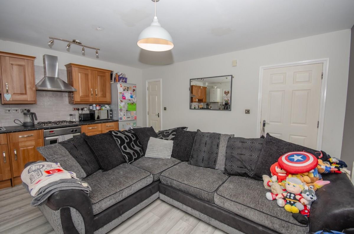 Jubilee Crescent, Mangotsfield, Bristol, BS16 9BB