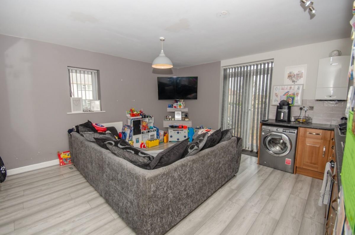 Jubilee Crescent, Mangotsfield, Bristol, BS16 9BB