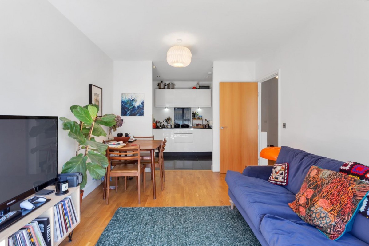 Green Lanes Walk, London, N4