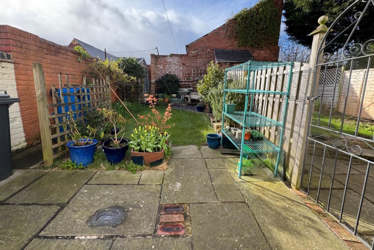 New Hall Road, Brampton, Chesterfield, S40 1HE